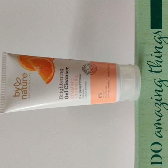 π by Nature π Brightening Gel Cleanser Hydrating Vitamin C New Zealand NEW π - Picture 1 of 3